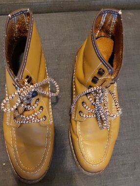 Men's Tan Chukka Boots with Contrast Stitching